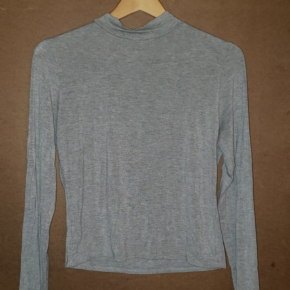Long sleeve crop top